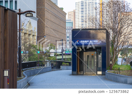 清晨的中之島:摩天大樓與渡邊橋站 清晨的中之島:摩天大樓與渡邊橋站 125673862