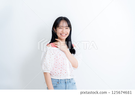 年輕女子的美麗形象 125674681