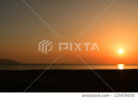 從弓濱海灘眺望的景色 從弓濱海灘眺望的景色 125676030