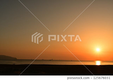 從弓濱海灘眺望的景色 125676031