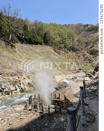Yudanaka Branch Hot Springs Area_ Shibu's Jigokudani Fountain_Hot springs where Japanese monkeys can enter Yudanaka Branch Hot Springs Area_ Shibu's Jigokudani Fountain_Hot springs where Japanese monkeys can enter 125678280