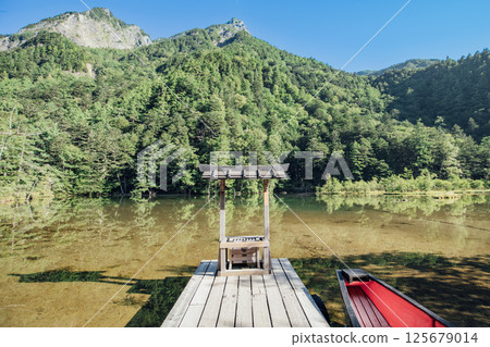 <長野>上高地的壯麗景色：明神池與明神山 125679014