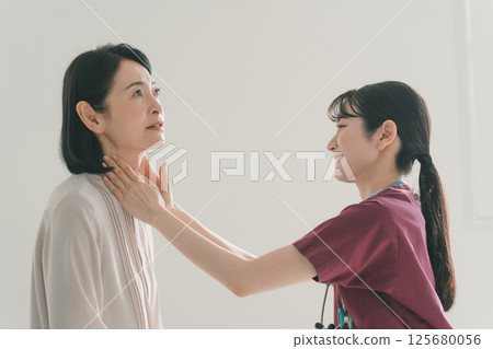 Doctor touching neck Doctor touching neck 125680056