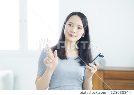 A woman watching a smartphone 125680844