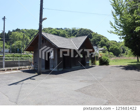 久留裡線上總松岡車站的車站大樓 125681422