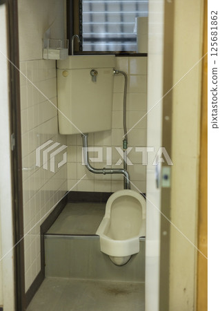 Old Japanese-style toilet 125681862