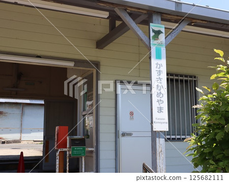 久留裡線上總松岡車站的車站大樓 125682111