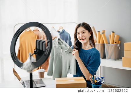 smartphone, female, woman 125682332