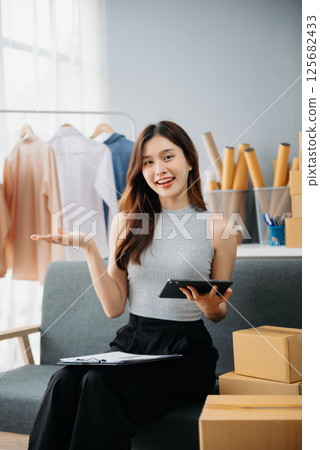 smartphone, female, woman 125682433