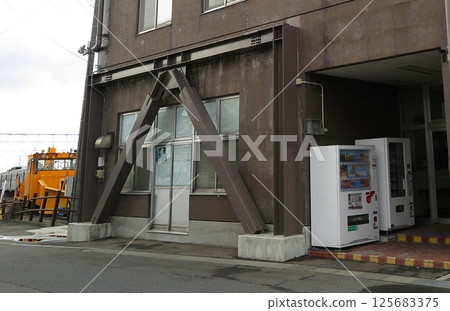 抗震加固用鋼架（建築物外牆加強範例） 125683375