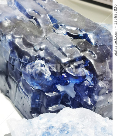 blue salt crystal 125683820