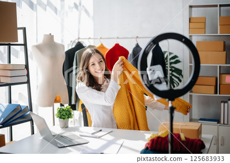 smartphone, female, woman 125683933