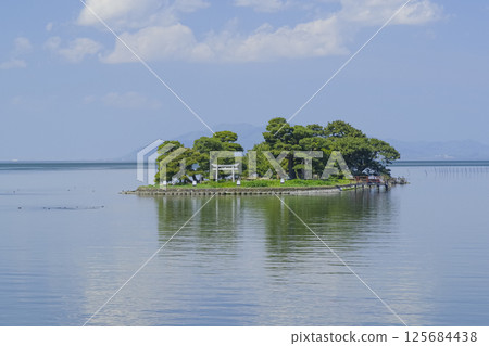 Yomegashima Island floating on Lake Shinji in Shimane Prefecture Yomegashima Island floating on Lake Shinji in Shimane Prefecture 125684438