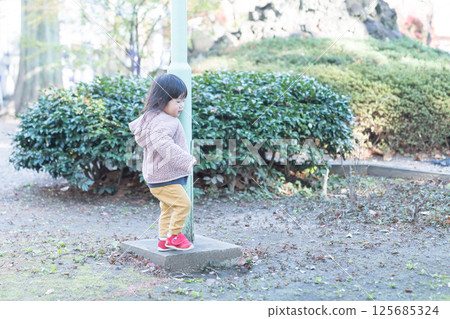 Japanese girls playing at the shrine Japanese girls playing at the shrine 125685324