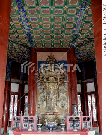 北京頤和園佛香閣的千手觀音像 北京頤和園佛香閣的千手觀音像 125685507