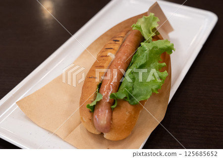 Delicious sausage hot dog 125685652