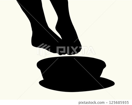 Vector drawing. Feet at the bowl 125685935