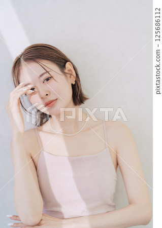 年輕女性的美麗形象 125686112