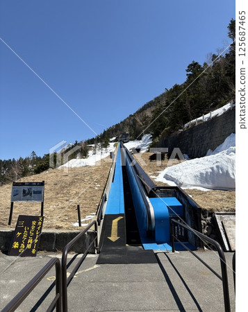 Skyrator at Shiga Kogen Yokoteyama Ski Resort_Golden Week with remaining snow 125687465