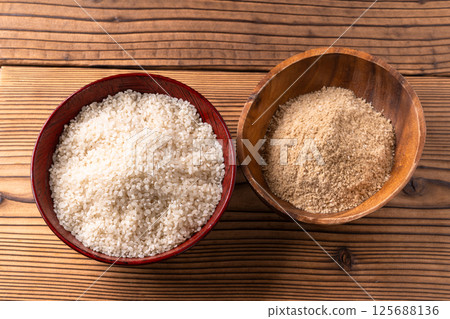 精米和米糠 125688136