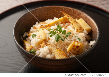 Grilled bamboo shoot rice 125688223