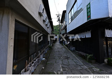 藍色石亭子 藍色石亭子 125688236