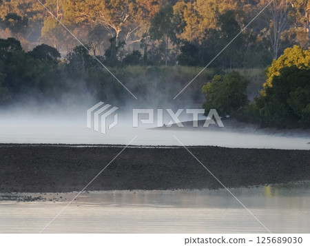 澳洲昆士蘭州博因島博因河的早晨 澳洲昆士蘭州博因島博因河的早晨 125689030