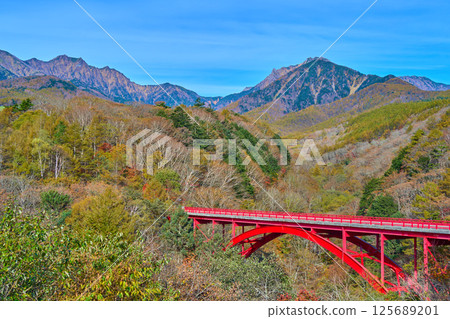 Autumn in the Kawamata River Valley in Hokuto City, Yamanashi Prefecture, and the Yatsugatake Mountains Autumn in the Kawamata River Valley in Hokuto City, Yamanashi Prefecture, and the Yatsugatake Mountains 125689201