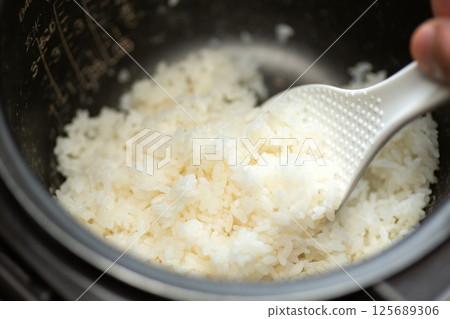 Leftover rice in the rice cooker 125689306