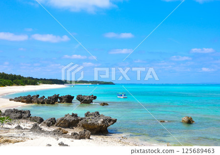 Yoronjima Okanehisa coast Yoronjima Okanehisa coast 125689463