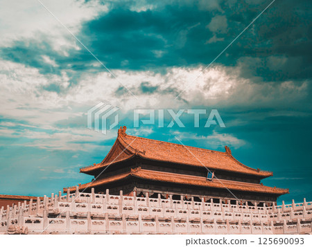 藍天白雲下的北京古建築 125690093