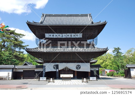 Higashi Ward, Nagoya City: Kenchuji Temple Sanmon 125691574