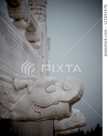 White marble sculptures in the Hall of Prayer for Good Harvests at the Temple of Heaven White marble sculptures in the Hall of Prayer for Good Harvests at the Temple of Heaven 125691676