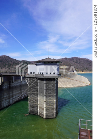 Lake Chubetsu (Chubetsu Dam) seen from the dam summit plaza 125691874