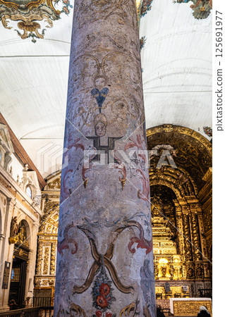Setubal, Portugal - Feb 28, 2025: Interior of Igreja de Santa Maria Graca, Se de Setubal, Portugal Setubal, Portugal - Feb 28, 2025: Interior of Igreja de Santa Maria Graca, Se de Setubal, Portugal 125691977