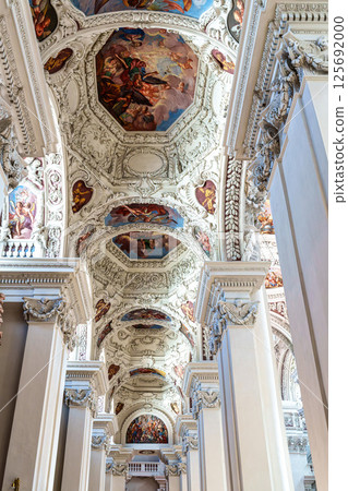 Passau, Germany - Apr 16, 2025: Interior of St. Stephans cathedral in Passau, Germany with famous organ pipes Passau, Germany - Apr 16, 2025: Interior of St. Stephans cathedral in Passau, Germany with famous organ pipes 125692000