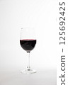 倒紅酒 125692425