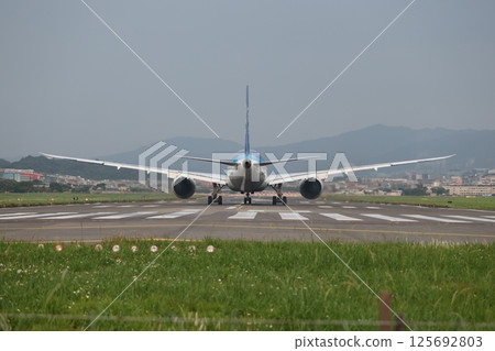 飛機起飛 125692803