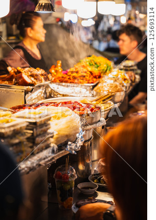 Gourmet food stalls at Gwangjang Market, Seoul 125693114