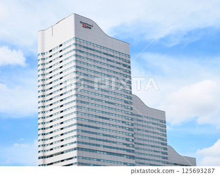 Queens Square Yokohama 125693287