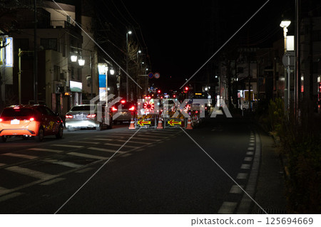 因夜間道路施工導致道路寬度減少1 因夜間道路施工導致道路寬度減少1 125694669