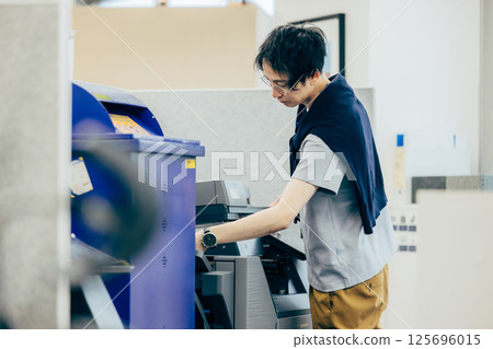 一個人拿一份副本 125696015