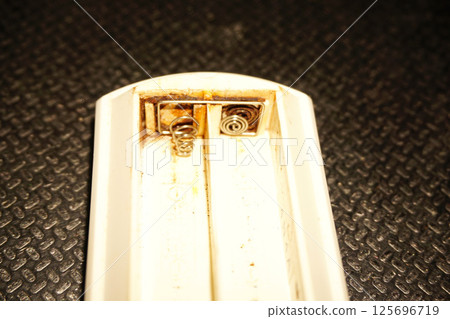 遙控器維修電池彈簧更換 125696719