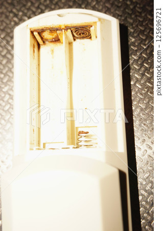 遙控器維修：電池彈簧腐蝕 125696721