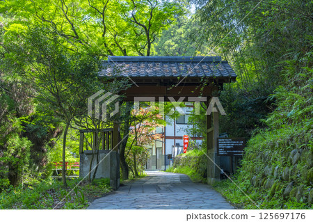 Shirakawa water source Shirakawa Yoshimi Shrine entrance 125697176