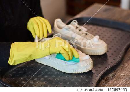Cleaning Sneakers A Comprehensive Step-by-step Maintenance Guide for Optimal Care 125697463