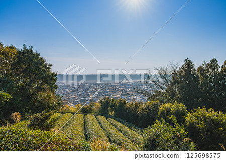 The cityscape and scenery of Shimada City as seen from the observation deck in front of Shiraganji Park in Shimada City (Shizuoka Prefecture) 125698575