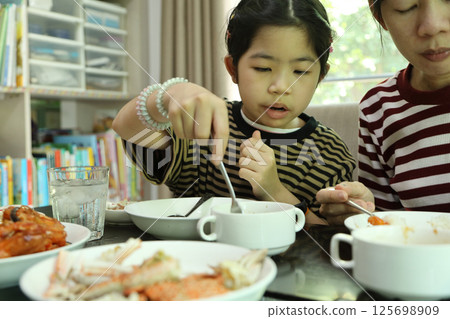 Having Lunch with Family 125698909