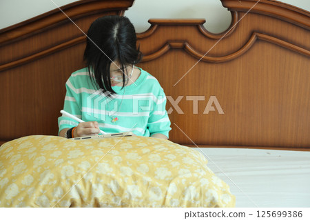 East Asian Girl 125699386