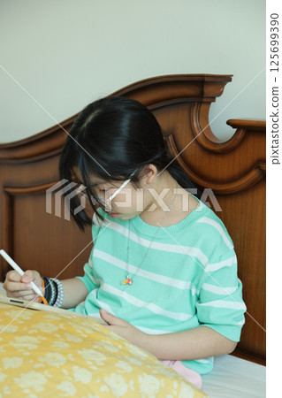 East Asian Girl East Asian Girl 125699390